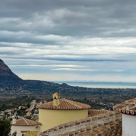 With Panoramic View, Garden And Private Pool Willa